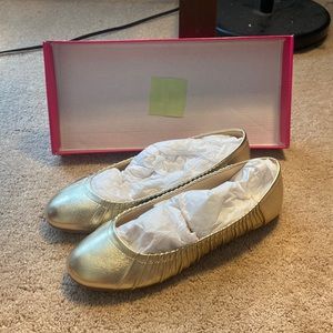 Never worn Lilly Pulitzer gold ballet flat shoes SIZE 7.5